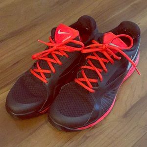 Men’s Nike lunarlion size 9.5. Comfy!!